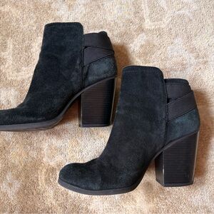 Reaction Kenneth Cole Black Suede Block Heel Ankle Booties